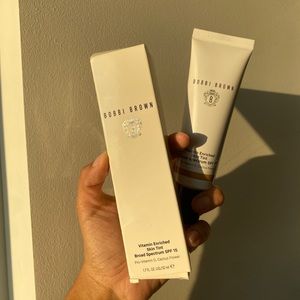 Bobbi Brown Skin Tint in Golden 3
